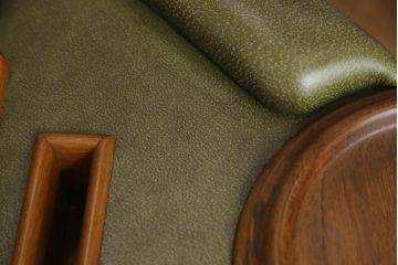 新古品　展示品　超美品!　バロッサバレンティ(VARO,S.A. VALENTI)　本革　ディスプレイとしてもおすすめのレザートップゲームテーブル(机、在宅ワーク、在宅用デスク)(定価約80万円)(R-053404)