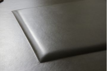 新古品　展示品　超美品!　バロッサバレンティ(VARO,S.A. VALENTI)　本革　ディスプレイとしてもおすすめのレザートップゲームテーブル(机、在宅ワーク、在宅用デスク)(定価約80万円)(R-053404)