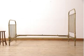 イギリスアンティーク　華やかな空間を演出してくれる真鍮製ベッドフレーム(シングルサイズ)(R-053405)