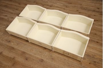 ヴィンテージ家具　イタリア　SILIK(シリック)　ロココ調　小花柄が可愛らしい雰囲気を醸し出す小振りなサイドボード(サイドチェスト、ローボード、テレビボード、ビンテージ)(定価約100万円)(R-053406)