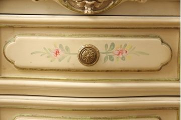 ヴィンテージ家具　イタリア　SILIK(シリック)　ロココ調　小花柄が可愛らしい雰囲気を醸し出す小振りなサイドボード(サイドチェスト、ローボード、テレビボード、ビンテージ)(定価約100万円)(R-053406)