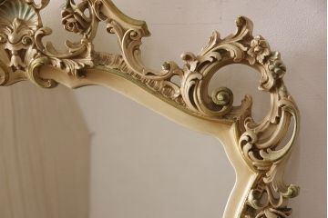 ヴィンテージ家具　イタリア　SILIK(シリック)　ロココ調の細やかで豪華な彫刻が見事!存在感を放つウォールミラー(壁掛け鏡、ビンテージ)(定価約35万円)(R-053407)