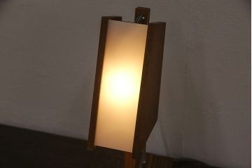 中古　造形家　丹羽望　2are3(ツーアースリー)　Duck　ウォールナット　高さを変えられて便利!おしゃれなスイッチが魅力のデスクランプ(デスクスタンド、卓上照明)(R-053415)
