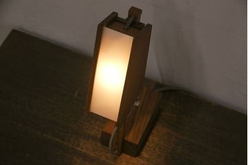 中古　造形家　丹羽望　2are3(ツーアースリー)　Duck　ウォールナット　高さを変えられて便利!おしゃれなスイッチが魅力のデスクランプ(デスクスタンド、卓上照明)(R-053415)