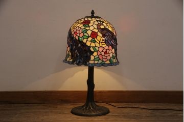 中古　ステンドグラス　真鍮　ロマンティックな空間づくりに活躍するスタンド照明(スタンドランプ、テーブルスタンド)(R-053417)