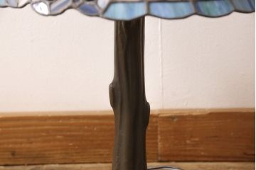 中古　ステンドグラス　真鍮　ロマンティックな空間づくりに活躍するスタンド照明(スタンドランプ、テーブルスタンド)(R-053417)