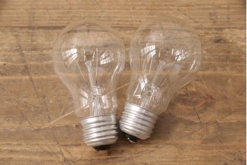 中古　ステンドグラス　真鍮　ロマンティックな空間づくりに活躍するスタンド照明(スタンドランプ、テーブルスタンド)(R-053417)