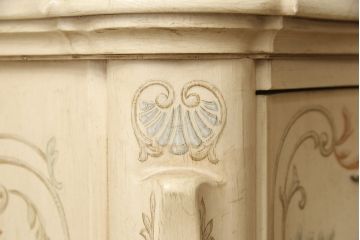 ヴィンテージ家具　DREXEL HERITAGE(ドレクセルヘリテイジ)　ヨーロピアンな雰囲気を醸し出すサイドボード(サイドチェスト、サイドキャビネット、ビンテージ)(R-053419)
