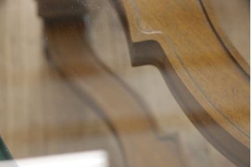 中古　美品　DREXEL HERITAGE(ドレクセルヘリテイジ)　FRANCESCA(フランチェスカ)シリーズ　エレガントな雰囲気を醸し出すシルエットが美しいカクテルテーブル(センターテーブル、ローテーブル、リビングテーブル、ガラステーブル)(定価約48万円)(R-053421)