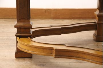 中古　美品　DREXEL HERITAGE(ドレクセルヘリテイジ)　FRANCESCA(フランチェスカ)シリーズ　エレガントな雰囲気を醸し出すシルエットが美しいカクテルテーブル(センターテーブル、ローテーブル、リビングテーブル、ガラステーブル)(定価約48万円)(R-053421)