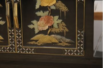 ビンテージ家具　高級品!美しい螺鈿(らでん)と石細工の絵が見事な両面使いローテーブル(センターテーブル、座卓、ヴィンテージ)(R-053432)