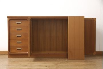 和製ビンテージ　チーク材　日田工芸　引き出しや扉のデザインがお洒落なサイドボード(キャビネット、収納棚、戸棚、ヴィンテージ)(R-053438)