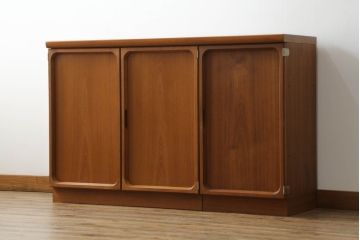 和製ビンテージ　チーク材　日田工芸　扉のデザインがお洒落なサイドボード(キャビネット、収納棚、戸棚、ヴィンテージ)(R-053440)