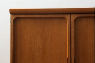 和製ビンテージ　チーク材　日田工芸　扉のデザインがお洒落なサイドボード(キャビネット、収納棚、戸棚、ヴィンテージ)(R-053440)