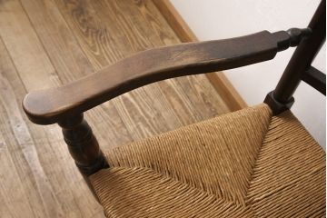 中古　松本民芸家具　♯21型　ラッシ座面がお洒落なスピンドルアームチェア(椅子、イス、ダイニングチェア)(定価約22万円)(R-053444)