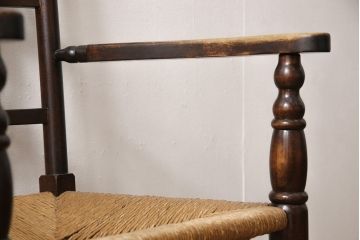 中古　松本民芸家具　♯21型　ラッシ座面がお洒落なスピンドルアームチェア(椅子、イス、ダイニングチェア)(定価約22万円)(R-053444)