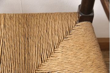 中古　松本民芸家具　♯21型　ラッシ座面がお洒落なスピンドルアームチェア(椅子、イス、ダイニングチェア)(定価約22万円)(R-053444)