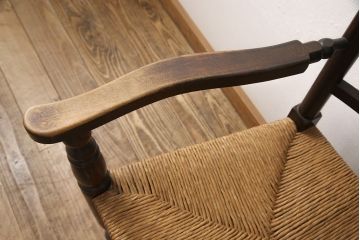 中古　松本民芸家具　♯21型　ラッシ座面がお洒落なスピンドルアームチェア(椅子、イス、ダイニングチェア)(定価約22万円)(R-053445)