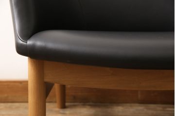 中古　超美品　キタニ(KITANI)　ウォールナット　フィン・ユールデザイン  FJ-01　美しさを感じさせる本革イージーチェア(レザー、アームチェア、椅子)(R-053447)