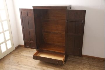 中古　美品　松本民芸家具　シックな佇まいが魅力の引き出し付きワードローブ(洋服タンス、衣装箪笥)(定価約42万円)(R-053451)