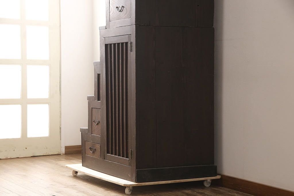 和製アンティーク　ヒノキ材・スギ材・引き出し前板ケヤキ材　趣ある佇まいとサイズ感が魅力的な階段タンス(和たんす、時代箪笥、収納箪笥、引き出し)(R-053453)