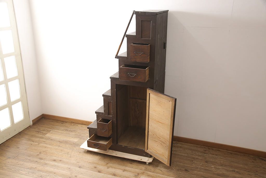 和製アンティーク　ヒノキ材・スギ材・引き出し前板ケヤキ材　趣ある佇まいとサイズ感が魅力的な階段タンス(和たんす、時代箪笥、収納箪笥、引き出し)(R-053453)
