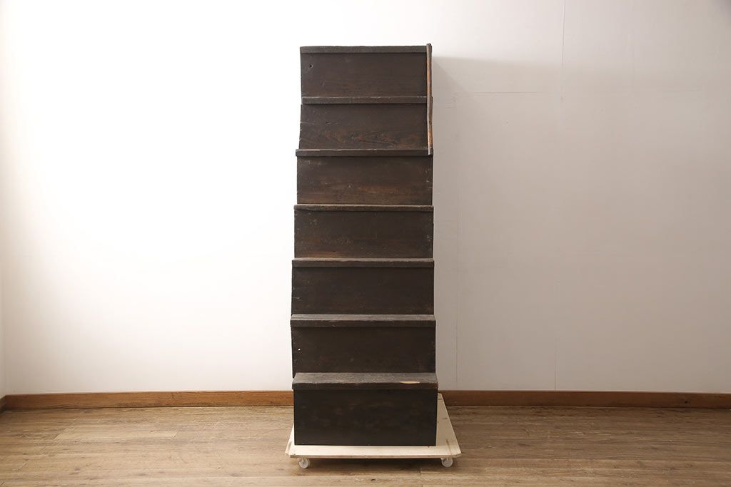 和製アンティーク　ヒノキ材・スギ材・引き出し前板ケヤキ材　趣ある佇まいとサイズ感が魅力的な階段タンス(和たんす、時代箪笥、収納箪笥、引き出し)(R-053453)