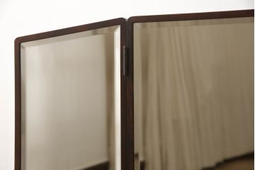 中古　北海道民芸家具　幅広いテイストに馴染むシンプルなデザインのミラー(三面鏡、姿見)(R-053456)