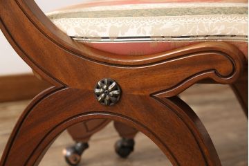 中古　美品　DREXEL HERITAGE(ドレクセルヘリテイジ)　光沢のあるファブリックが高級感を醸し出すキャスター付きダイニングチェア2脚セット(イス、椅子)(定価2脚で約40万円)(R-053458)