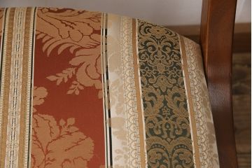 中古　美品　DREXEL HERITAGE(ドレクセルヘリテイジ)　光沢のあるファブリックが高級感を醸し出すキャスター付きダイニングチェア2脚セット(イス、椅子)(定価2脚で約40万円)(R-053458)