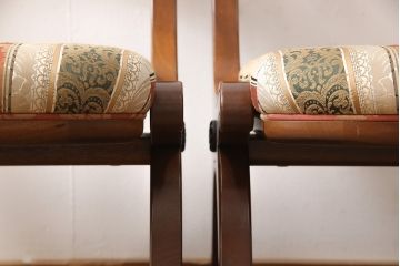 中古　美品　DREXEL HERITAGE(ドレクセルヘリテイジ)　光沢のあるファブリックが高級感を醸し出すキャスター付きダイニングチェア2脚セット(イス、椅子)(定価2脚で約40万円)(R-053458)