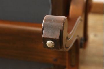 中古　DREXEL HERITAGE(ドレクセルヘリテイジ)　ESPERANTO(エスペラント)　光沢のあるファブリックが高級感を醸し出すアーム付きダイニングチェア(イス、椅子)(定価約24万円)(R-053460)