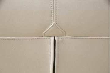中古　美品　Cassina(カッシーナ)　VERANDA(ヴェランダ) ホワイトレザーの1Pソファ(一人掛け)(定価約80万円)(R-053462)