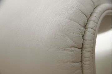 中古　美品　Cassina(カッシーナ)　VERANDA(ヴェランダ) ホワイトレザーの1Pソファ(一人掛け)(定価約80万円)(R-053462)