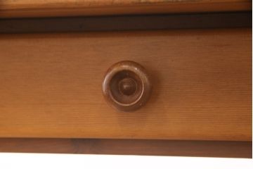 中古　美品　KOSUGA(コスガ)　PROVENCE(プロヴァンス)シリーズ　パイン材　温かみある風合いが魅力的なダイニングテーブル(作業台、食卓)(R-053465)