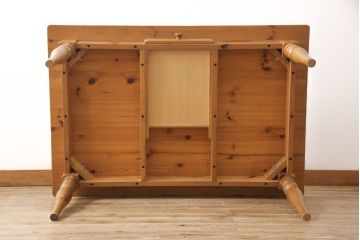 中古　美品　KOSUGA(コスガ)　PROVENCE(プロヴァンス)シリーズ　パイン材　温かみある風合いが魅力的なダイニングテーブル(作業台、食卓)(R-053465)