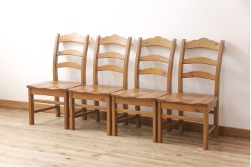 中古　美品　KOSUGA(コスガ)　PROVENCE(プロヴァンス)シリーズ　パイン材　温かみのある風合いが魅力的なダイニングチェア4脚セット(板座チェア)(R-053466)