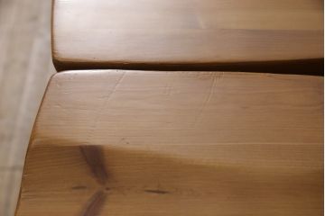 中古　美品　KOSUGA(コスガ)　PROVENCE(プロヴァンス)シリーズ　パイン材　温かみのある風合いが魅力的なダイニングチェア4脚セット(板座チェア)(R-053466)