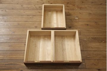 中古　国産　引き手金具の意匠が品の良さを漂わせる総桐箪笥(桐たんす、小袖たんす、和タンス)(並厚)(R-053468)