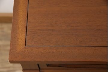 中古　美品　DREXEL HERITAGE(ドレクセルヘリテイジ)　品のある佇まいが美しいサイドテーブル(電話台、ナイトテーブル、コンソールテーブル)(R-053469)