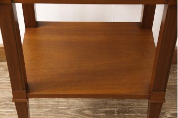 中古　美品　DREXEL HERITAGE(ドレクセルヘリテイジ)　品のある佇まいが美しいサイドテーブル(電話台、ナイトテーブル、コンソールテーブル)(R-053469)