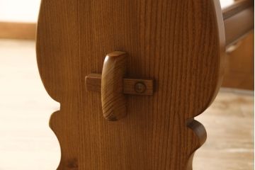 ヴィンテージ家具　イギリスビンテージ　ERCOL(アーコール)　エルム材　クラシカルな印象のダイニングテーブル(リフェクトリーテーブル)(R-053474)