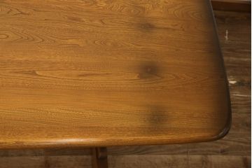 ヴィンテージ家具　イギリスビンテージ　ERCOL(アーコール)　エルム材　クラシカルな印象のダイニングテーブル(リフェクトリーテーブル)(R-053474)