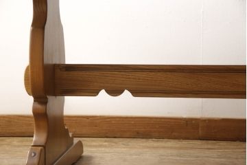 ヴィンテージ家具　イギリスビンテージ　ERCOL(アーコール)　エルム材　クラシカルな印象のダイニングテーブル(リフェクトリーテーブル)(R-053474)