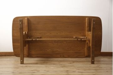 ヴィンテージ家具　イギリスビンテージ　ERCOL(アーコール)　エルム材　クラシカルな印象のダイニングテーブル(リフェクトリーテーブル)(R-053474)