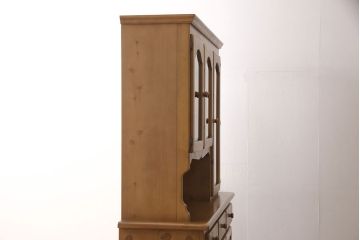 中古　美品　コスガ(KOSUGA FURNITURE)  プロヴァンスシリーズ　パイン材が温かい雰囲気を醸し出すカップボード(食器棚、収納棚、キャビネット)(R-053475)