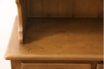 中古　美品　コスガ(KOSUGA FURNITURE)  プロヴァンスシリーズ　パイン材が温かい雰囲気を醸し出すカップボード(食器棚、収納棚、キャビネット)(R-053475)