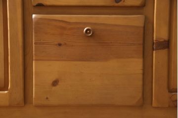 中古　美品　コスガ(KOSUGA FURNITURE)  プロヴァンスシリーズ　パイン材が温かい雰囲気を醸し出すカップボード(食器棚、収納棚、キャビネット)(R-053475)