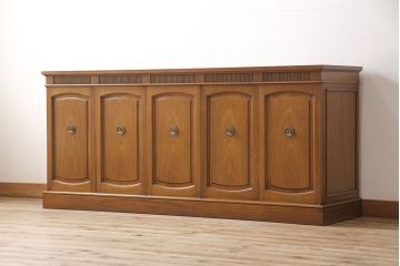 中古　DREXEL HERITAGE(ドレクセルヘリテイジ)　Triune(トライユン)　優雅な佇まいが魅力のクリデンザキャビネット(クレデンザ、サイドボード、リビングボード)(定価約66万円)(R-053476)