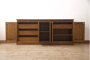 中古　DREXEL HERITAGE(ドレクセルヘリテイジ)　Triune(トライユン)　優雅な佇まいが魅力のクリデンザキャビネット(クレデンザ、サイドボード、リビングボード)(定価約66万円)(R-053476)